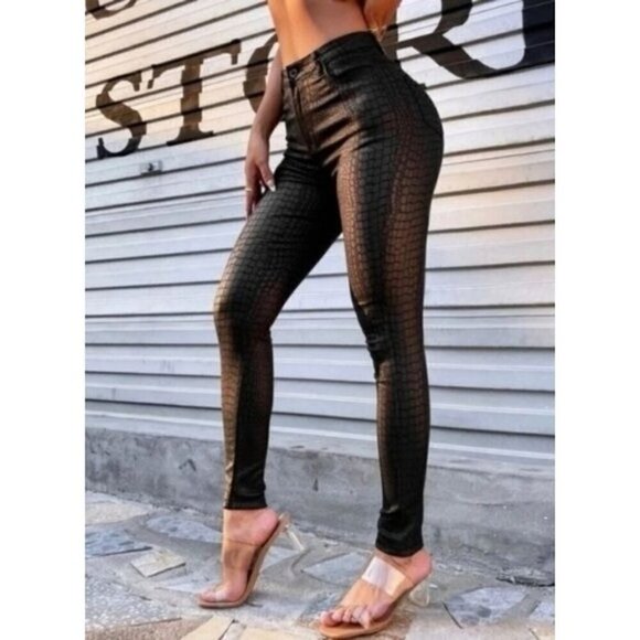 A Slant Pocket Crocodile Emboseed Skinny Pants - Picture 1 of 5